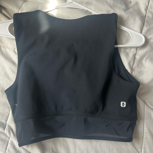 Cute work out top - Picture 2 of 2